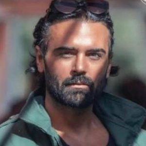 دانلود آهنگ پشت تو در میام هرجا که حرفت باشه سهراب پاکزاد