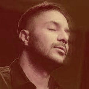 دانلود آهنگ میشه بازم باهم حرف بزنیم میشه گاهی بهم سر بزنیم امیر نامور