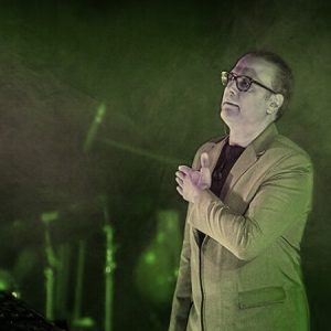 دانلود آهنگ علیرضا قربانی در زلف تو آویزم