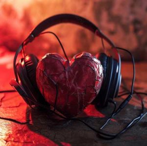دانلود آهنگ آی بانو بانو بنشین روی زانو دانلود آهنگ آی بانو بانو بنشین روی زانو